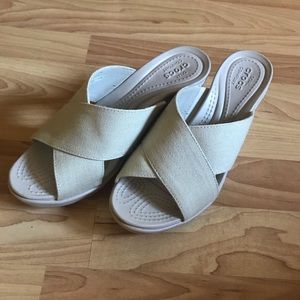 Crocs Leigh Cross-Strap Wedge Sandal